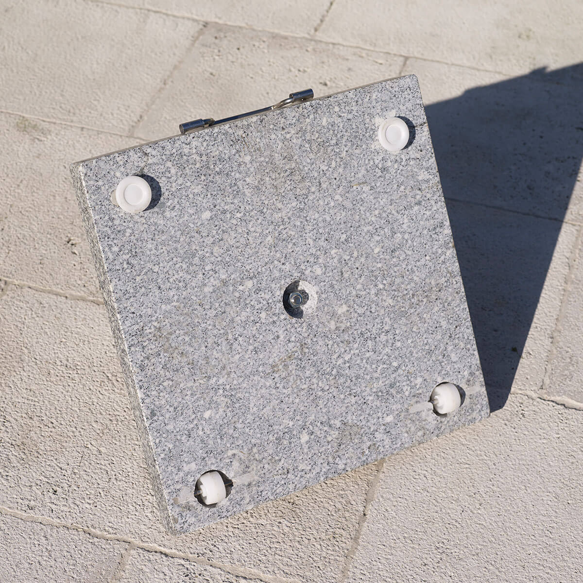 Bramblecrest 25kg Granite Base with Wheels – Ruxley Manor Garden Centre